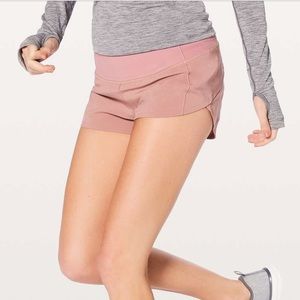 Lululemon Speed Up Shorts Size 6 - Quicksand